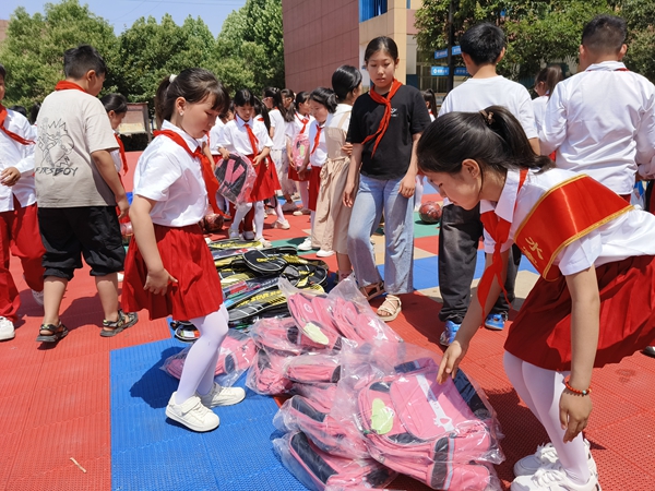 ����L�~�X�I(y��)����һ��ů�ľ�ٛ(z��ng)���麢�ӂ����ϐ�����Ʒ